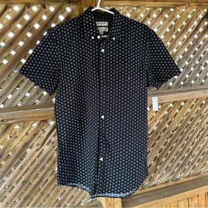 GOODTHREADS Men’s standard short sleeve button up shirt- size small- new